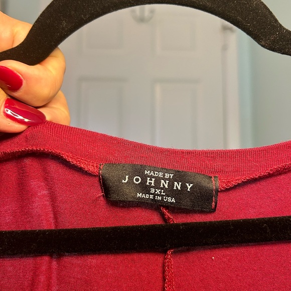 Deep red V-neck tunic with rushing on side and three-quarter sleeves. Size XXXL. - Picture 3 of 3